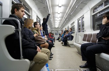Фото: ua.depositphotos.com В Киеве все же запускают челночное движение в метро между "Демеевской" и "Теремками" (РАСПИСАНИЕ)