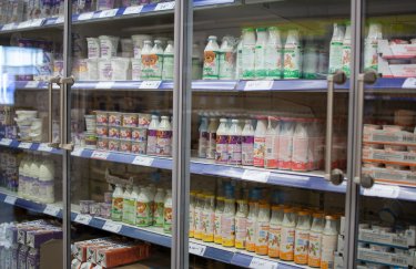 молочная продукция в супермаркете