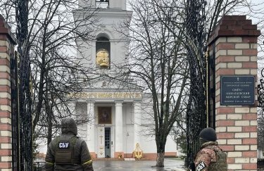 СБУ обнаружила на объектах УПЦ (МП) незарегистрированное оружие и золотой герб РФ (ФОТО)