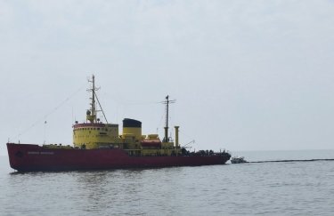 В мариупольском порту обстреляли единственный в Украине ледокол