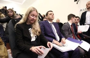 Ульяна Супрун с адвокатом в суде 11 февраля. Фото: РБК-Украина
