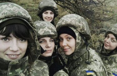 На защите Украины стоит более 60 тысяч женщин. Фото: armyinform.com.ua