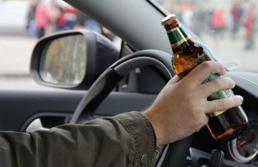 МВД Украины предлагает пьяных водителей сажать на 15 суток. Фото: narodna-pravda.ua