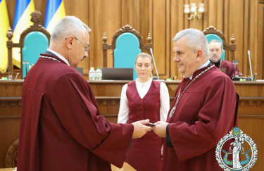 Конфликт вокруг статуса судьи КСУ Касминина разрешился сам собой: его заменил новый судья
