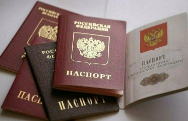 В оккупированном Луганске требуют взятки за получение псевдопаспорта "ЛНР" — СМИ