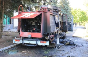 В Харькове из-за вражеского обстрела пострадала пожарная техника и депо спасателей