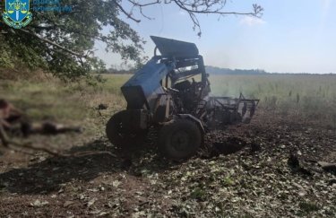 В Херсонской области от взрывчатки в полях за день погибли трое мужчин, включая тракториста