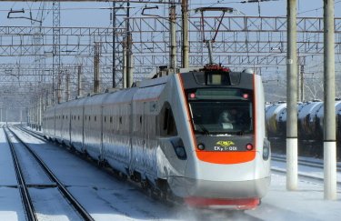 "Укрзализныця" назначила 16 дополнительных поездов в связи с 8 Марта