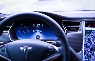 Tesla отказалась от дополнительных опций для автопилота