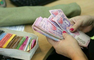 Средняя зарплата в Киеве за год выросла на 18%