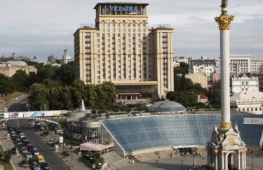 Полиция эвакуирует людей из отеля "Украина" в Киеве (дополнено)