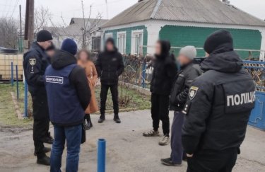 На Миколаївщині піймали шахраїв, що "продавали" військовий одяг та генератори через фейкові інтернет-магазини