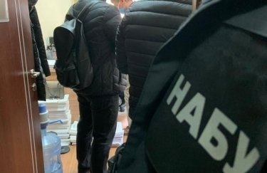 НАБУ поймало двух адвокатов на передаче взятки главе ОАСК Вовку: в суде обыски