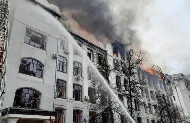 У Харкові нові ракетні удари: горять будівлі головного управління Нацполіції та СБУ та університету Каразіна