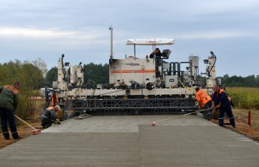 АрселорМиттал Кривой Рог будет строить бетонные дороги из шлаковых отходов