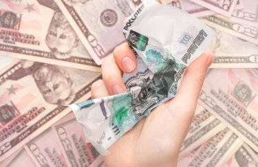 Банки Білорусі та Казахстану запровадили драконівські обмеження на прийом російських рублів