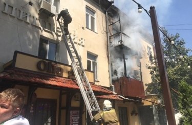 Пожар в старом доме в Одессе. Фото: ГСЧС