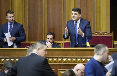 Премьер Гройсман убеждает депутатов поддержать закон. Фото: kmu.gov.ua
