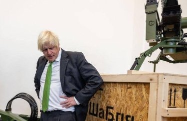 Бывший премьер-министр Великобритании Борис Джонсон во время визита в Киев осмотрел автоматическую турель "Сабля"