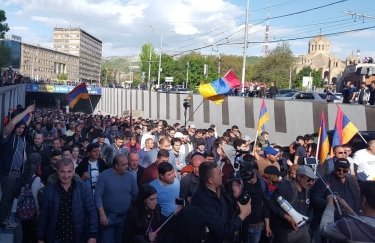 В Ереване перед избранием премьера протестует оппозиция: есть пострадавшие