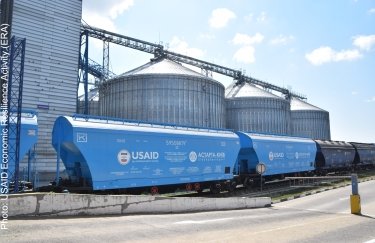 Агрохолдинг "Астарта" получил от USAID 40 зерновых вагонов