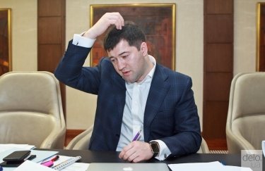 Суд обязал Насирова еще два месяца носить электронный браслет