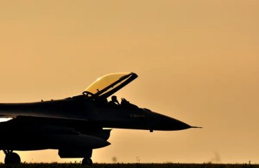 Через несколько дней украинские пилоты начнут обучение на F-16 в США