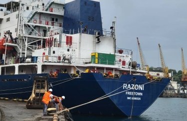 Судно Razoni, що вийшло з Одеського порту в рамках "зернової угоди", застрягло в морі без покупця на зерно
