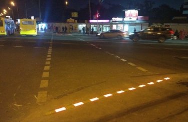 В Киеве пешеходный переход впервые выложили светодиодной брусчаткой (ФОТО)