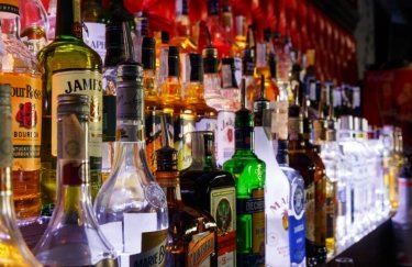 элитные алкогольные напитки как виски Johnnie Walker от Diageo и коньяк Remy Martin от Remy широко доступны в России