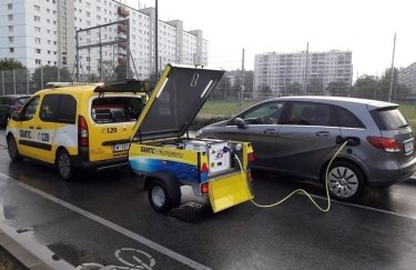 В Австрии на улицах появились "заправки на колесах" для электромобилей (ФОТО)