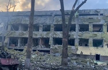 Російські окупанти розбомбили дитячу лікарню та пологовий будинок у Маріуполі