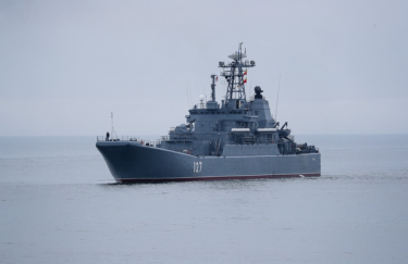 В Черном море находится 6 вражеских кораблей, среди которых подводный ракетоноситель