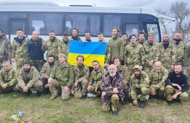 Пасхальный обмен пленными: Украина вернула 130 защитников домой (ФОТО)