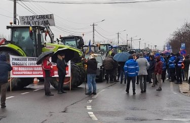 Румынские фермеры заблокировали еще один пункт пропуска: теперь - на границе с Закарпатьем