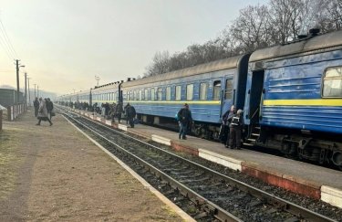 "Укрзалізниця" анонсувала зміни у русі поїздів через деформацію на залізничному перегоні на Хмельниччині