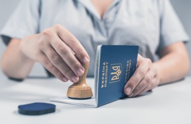 Український паспорт можна буде отримати за кордоном