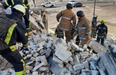 В результате обстрела в Харькове разрушено здание Академии госуправления и жилые дома