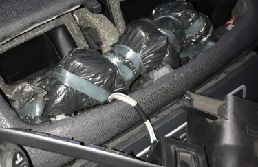 Из-за 1,2 кг янтаря у украинца изъяли автомобиль