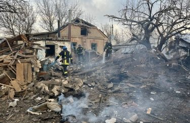 В Купянске в результате ракетных обстрелов поврежден многоэтажный дом