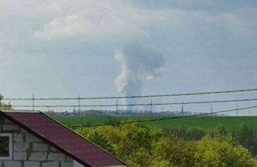 Причиной сегодняшних взрывов под Белгородом стал пожар на объекте Министерства обороны РФ. Фото: Телеграм В Белгородской области РФ снова взрывы, а в Курской обвалился железнодорожный мост