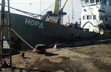 Суд арестовал задержанное в Азовском море судно из Крыма