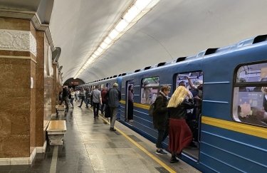 В "Киевском метрополитене" рассказали, когда запустят движение поездов по "синей" ветке метро между ст. "Демеевская" и "Лыбидская"