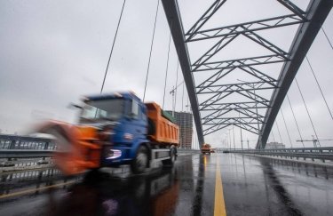 В Киеве частично открыли движение по Подольско-Воскресенскому мосту