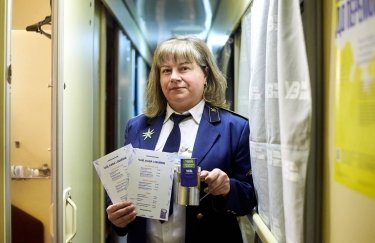 "Укрзализныця" обновила меню чая и кофе и возвращает в поезда подстаканники (ФОТО)