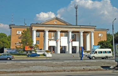 Палац культури Кременчуцького автозаводу краз автокраз
