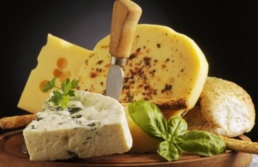 Украинцы в полтора раза увеличили потребление импортных сыров