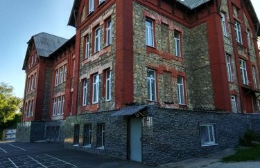 В Лисичанске оккупанты разбомбили старейшее учебное заведение Луганщины