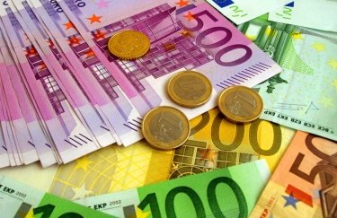 Українські переселенці в ЄС зможуть міняти готівкові гривні на євро за офіційним курсом