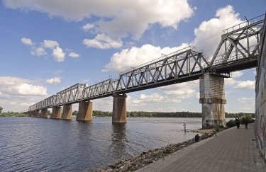 На фото: Петровский железнодорожный мост
